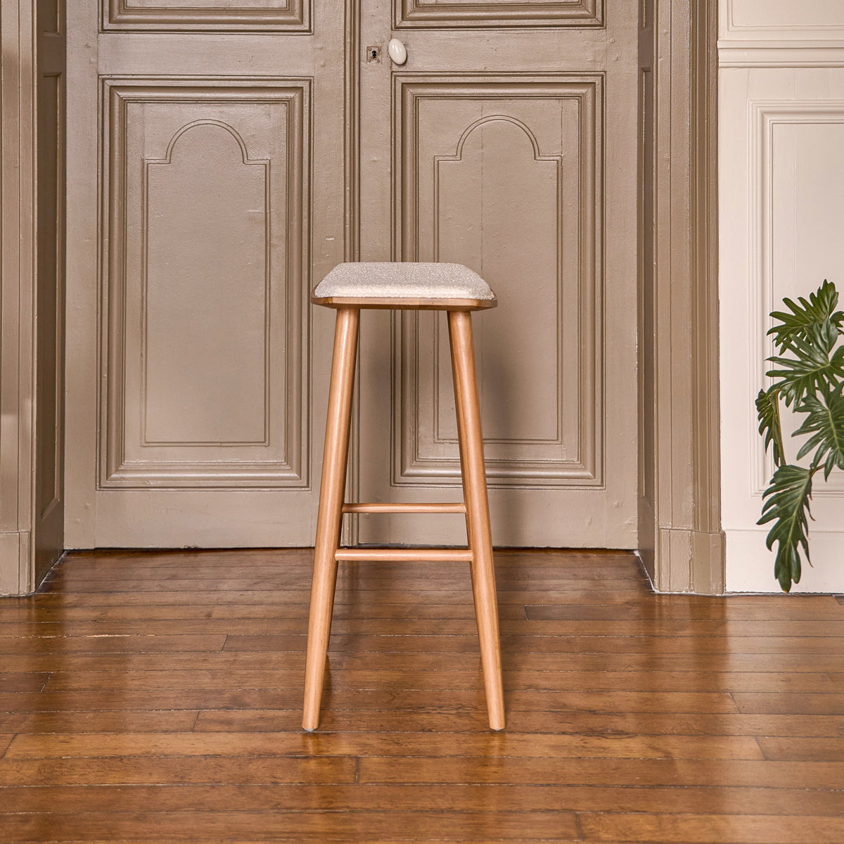 AMBRE - Set di 2 sgabelli da bar in teak massello con seduta bouclé 75 cm