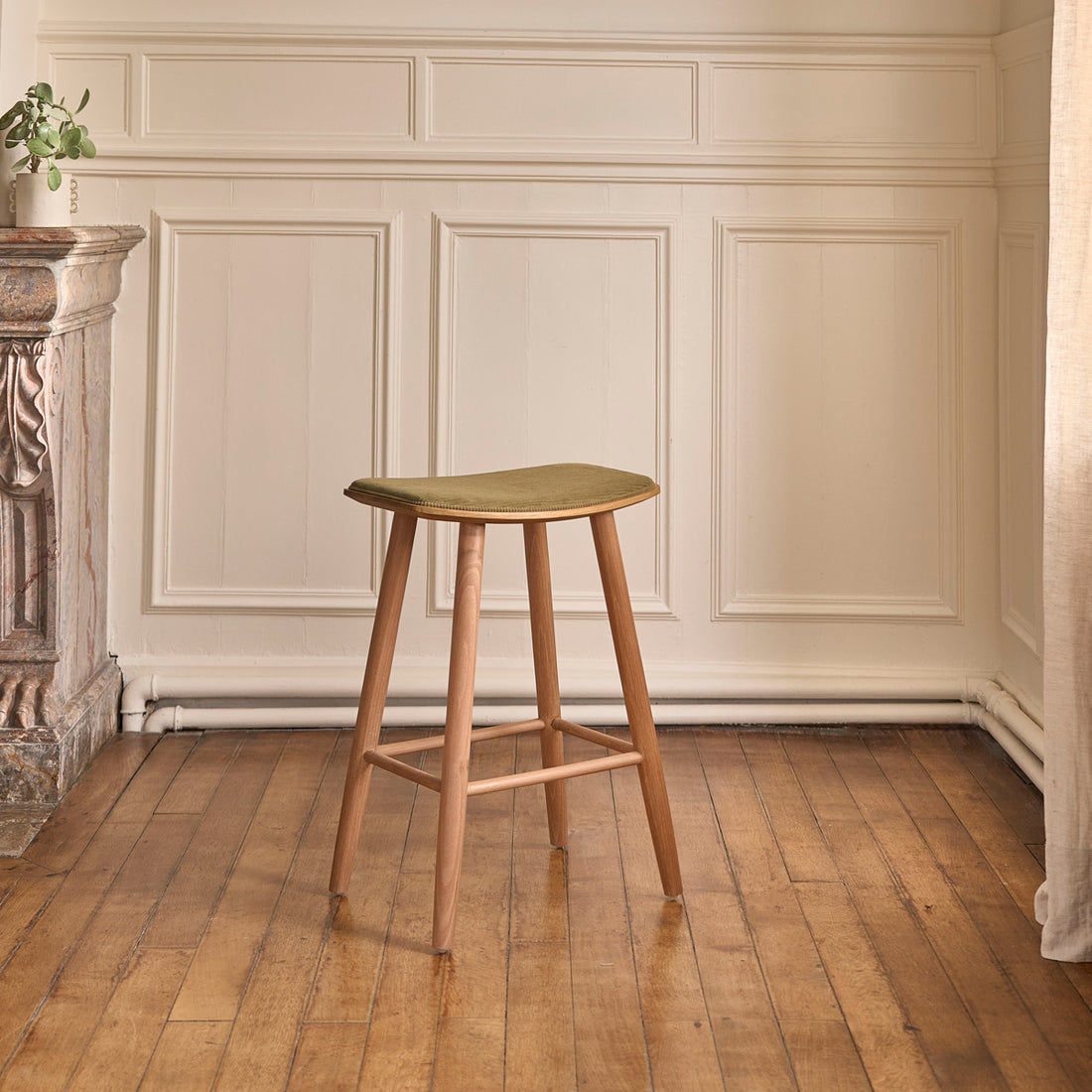 AMBRE - Sgabello in teak massello con seduta in velluto a coste 65 cm