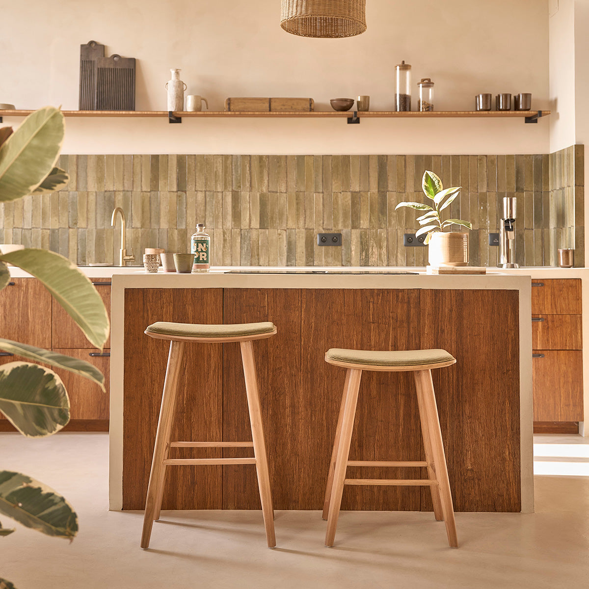 AMBRE - Set di 2 sgabelli da bar in teak massello con seduta in velluto a coste 65 cm