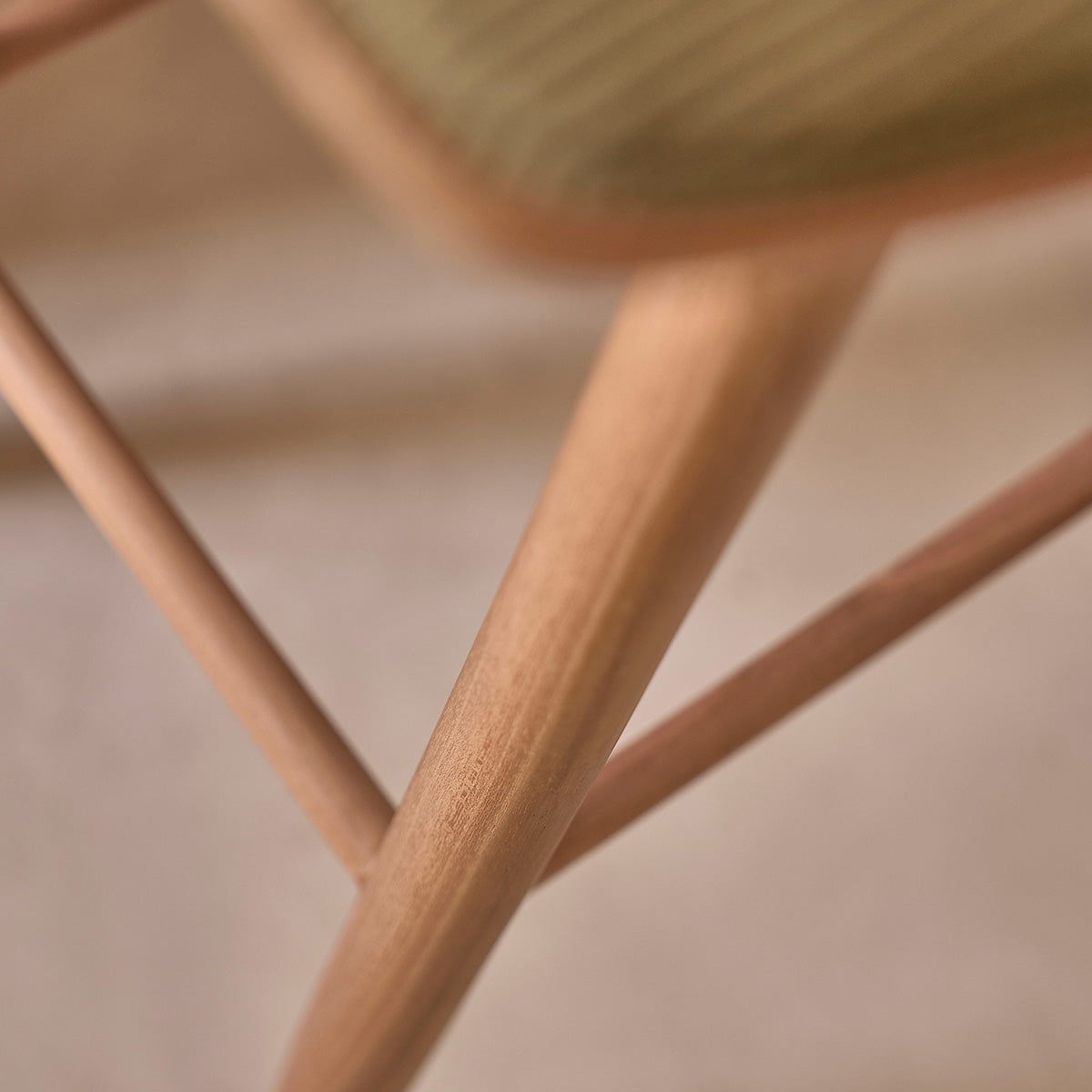 AMBRE - Sgabello da bar in teak massello con seduta in velluto a coste 75 cm
