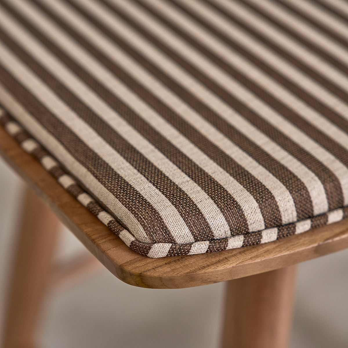 AMBRE - Set di 2 sgabelli da bar in teak massello con seduta a righe 45 cm