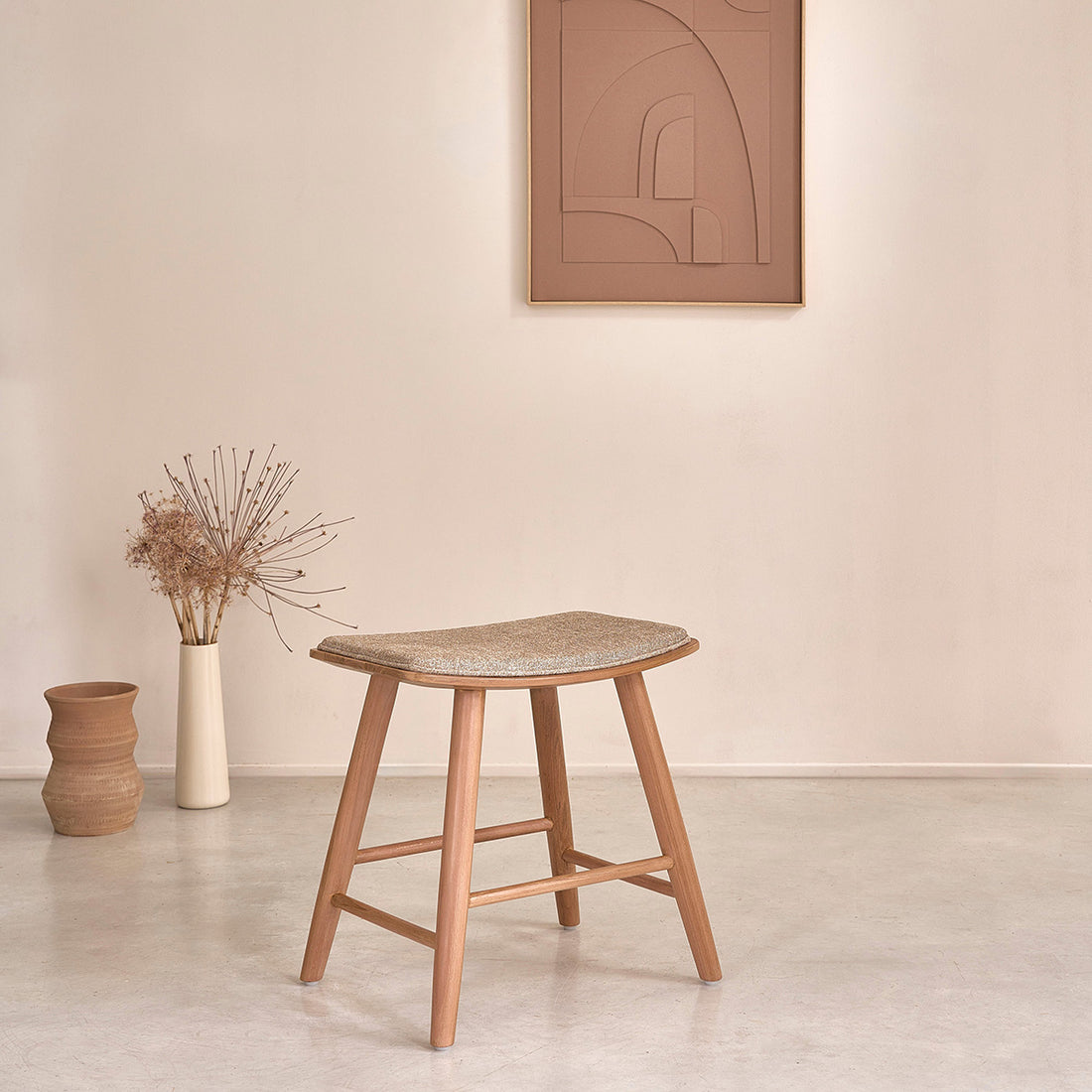 AMBRE - Sgabello in teak massello e velluto écru 45 cm