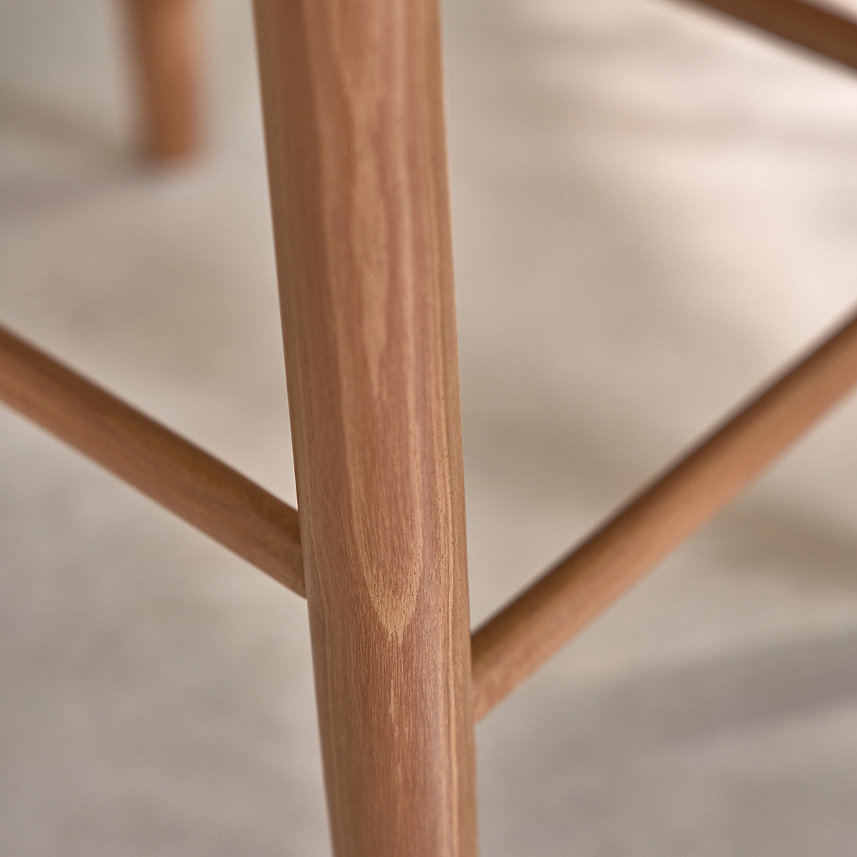AMBRE - Sgabello da bar in teak massello con seduta a righe 65 cm