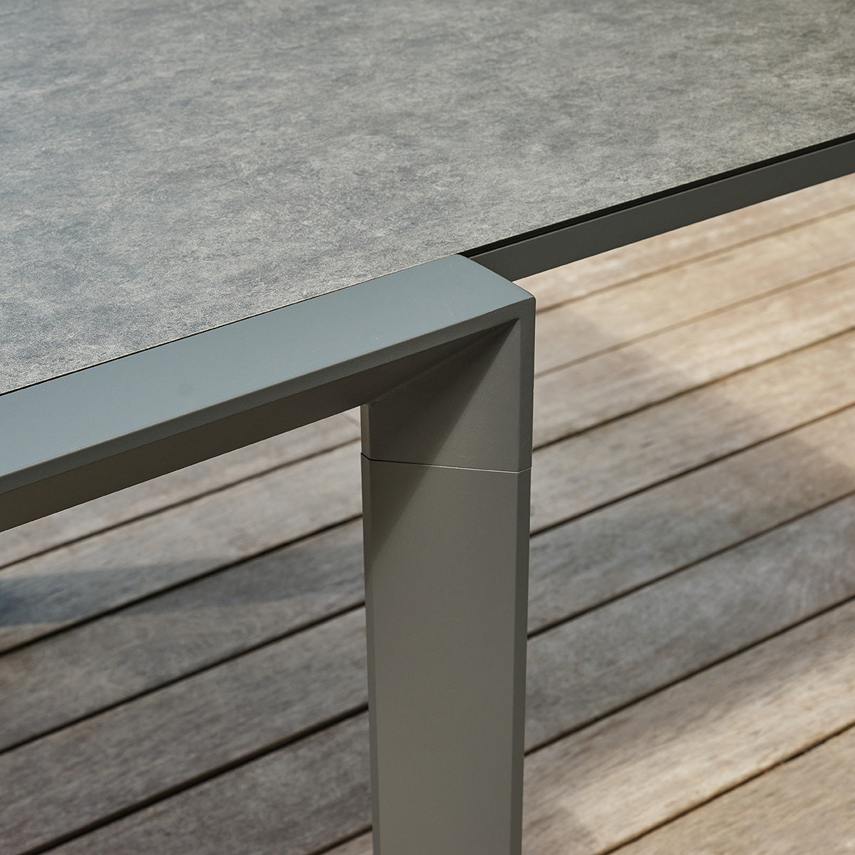 BASALT - Tavolo da giardino allungabile in alluminio e vetro, grigio, 6/10 persone