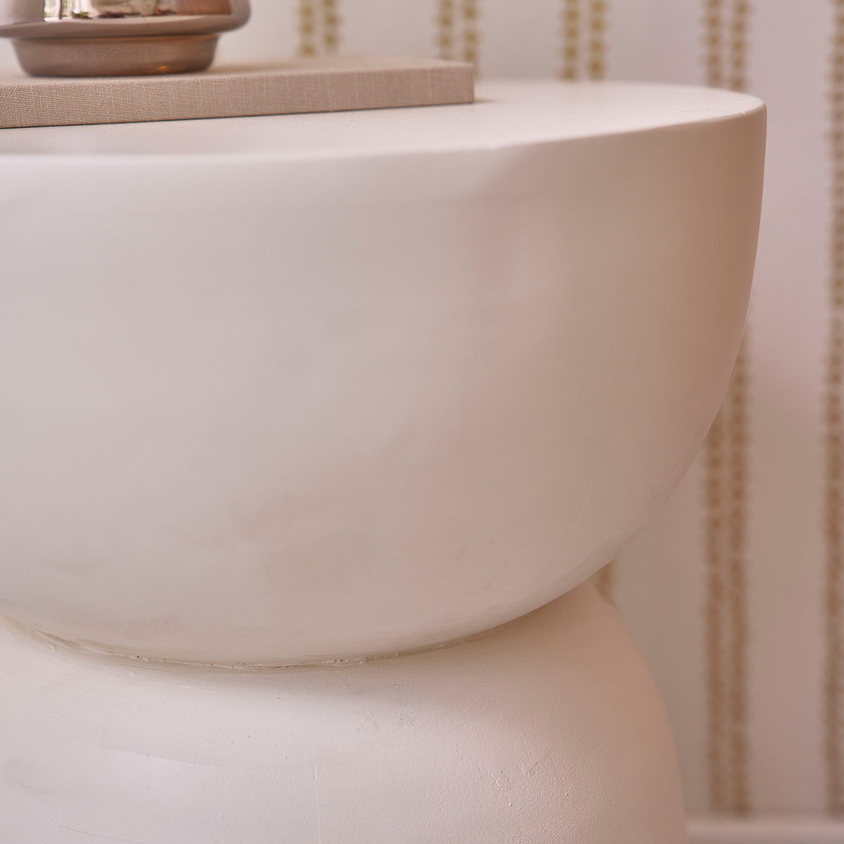 ORION - Tavolino d'appoggio in mango massello con effetto cemento