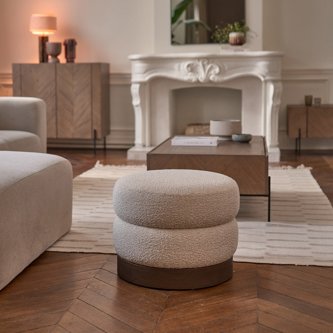 TANE - Pouf in mindi massello e tessuto bouclé bianco Ø55 cm