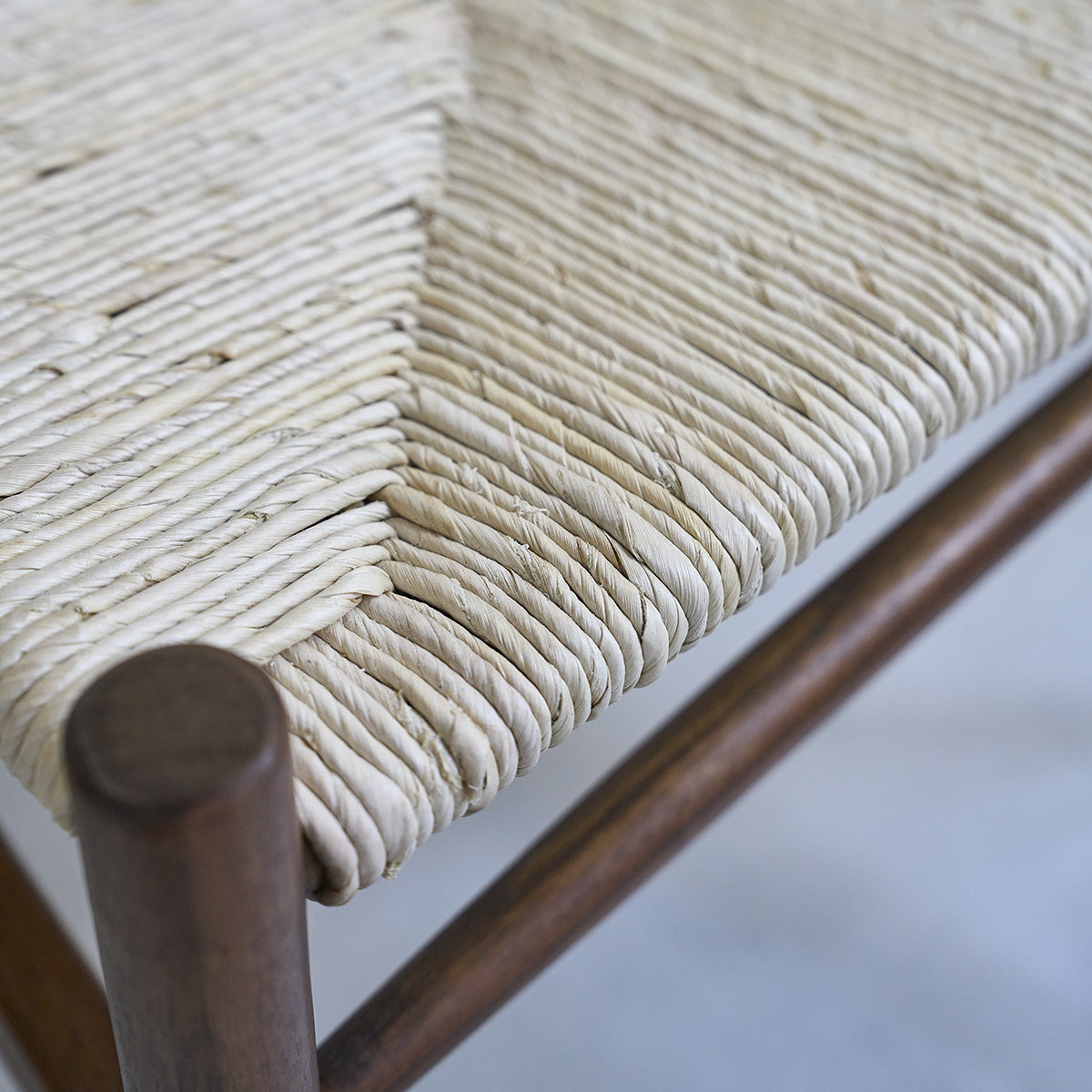 CAMILLE - Sedia in mindi massello con finitura in noce e corda naturale