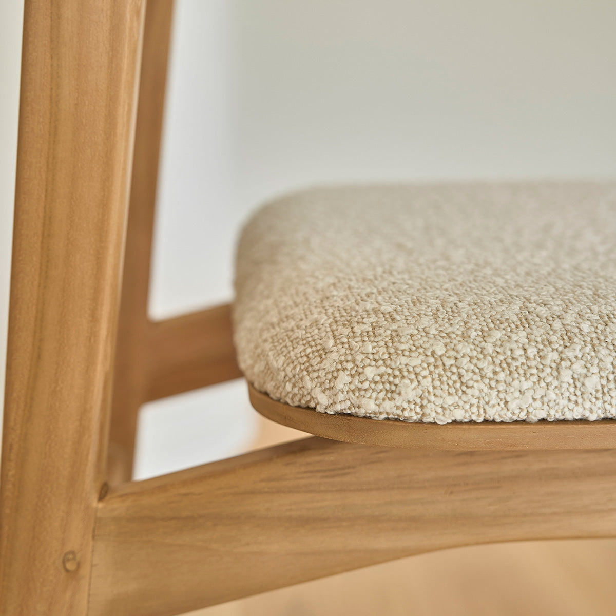 ADELE - Set di 2 sedie in teak massello con seduta bouclé