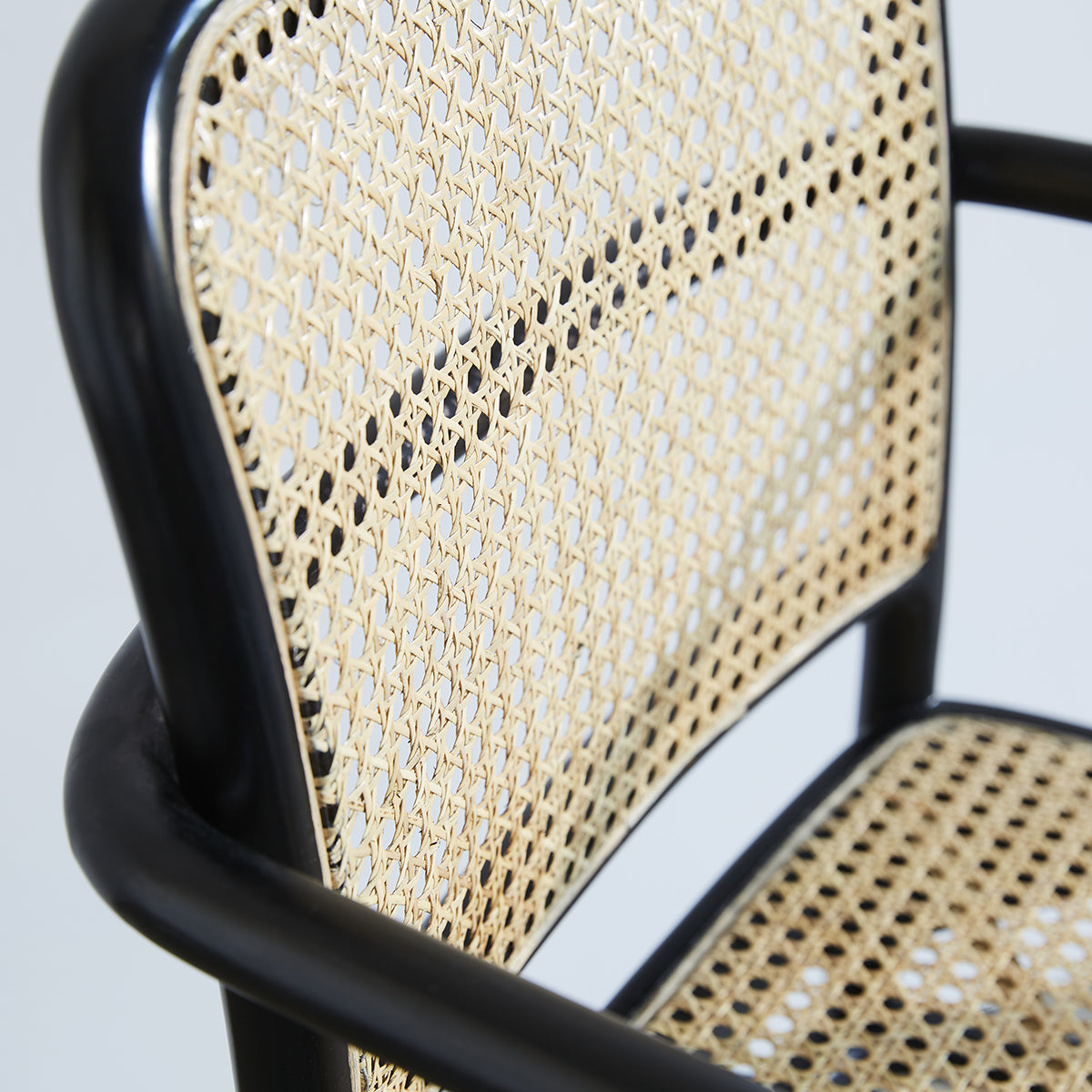 ARON - Sedia  con braccioli in mogano massello e cannage