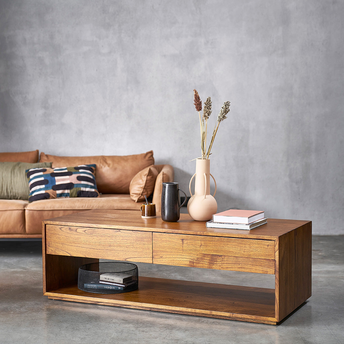 MILO - Tavolino in mindi massello con finitura in noce 140 cm