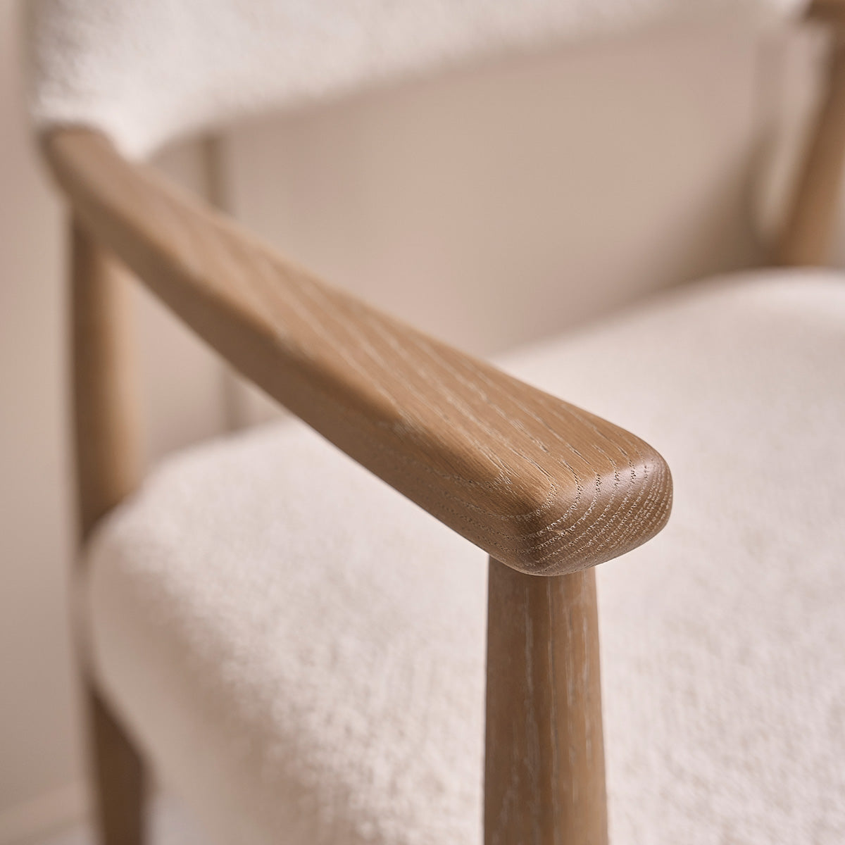 LUISA - Sedia in rovere massello e tessuto bouclé