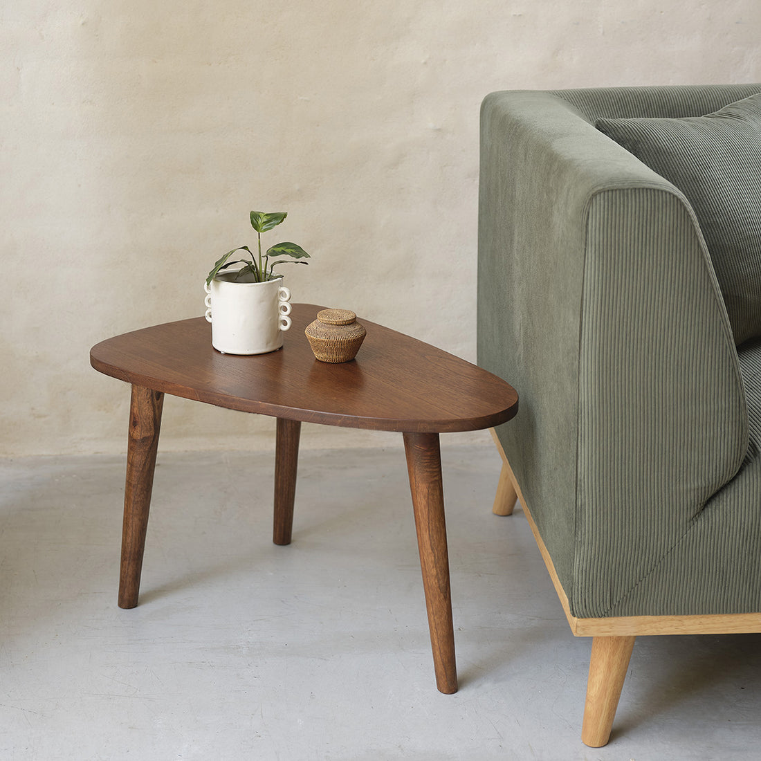 BRUNE - Tavolino in mindi massello con finitura in noce 62 cm