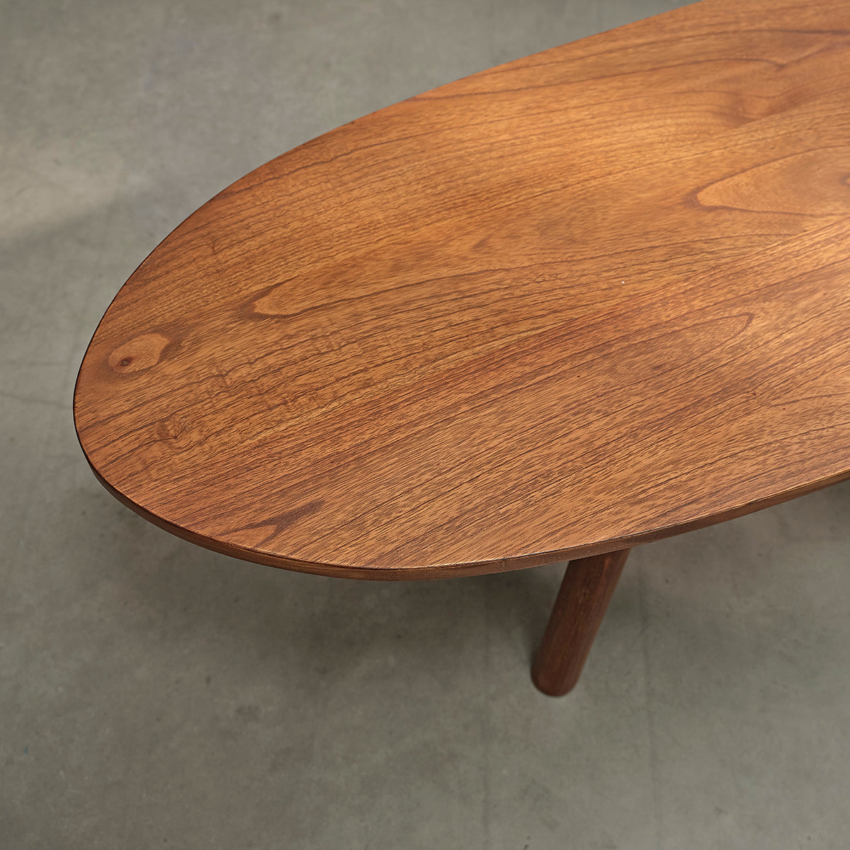 MILO - Tavolino in mindi massello con finitura in noce 160 cm