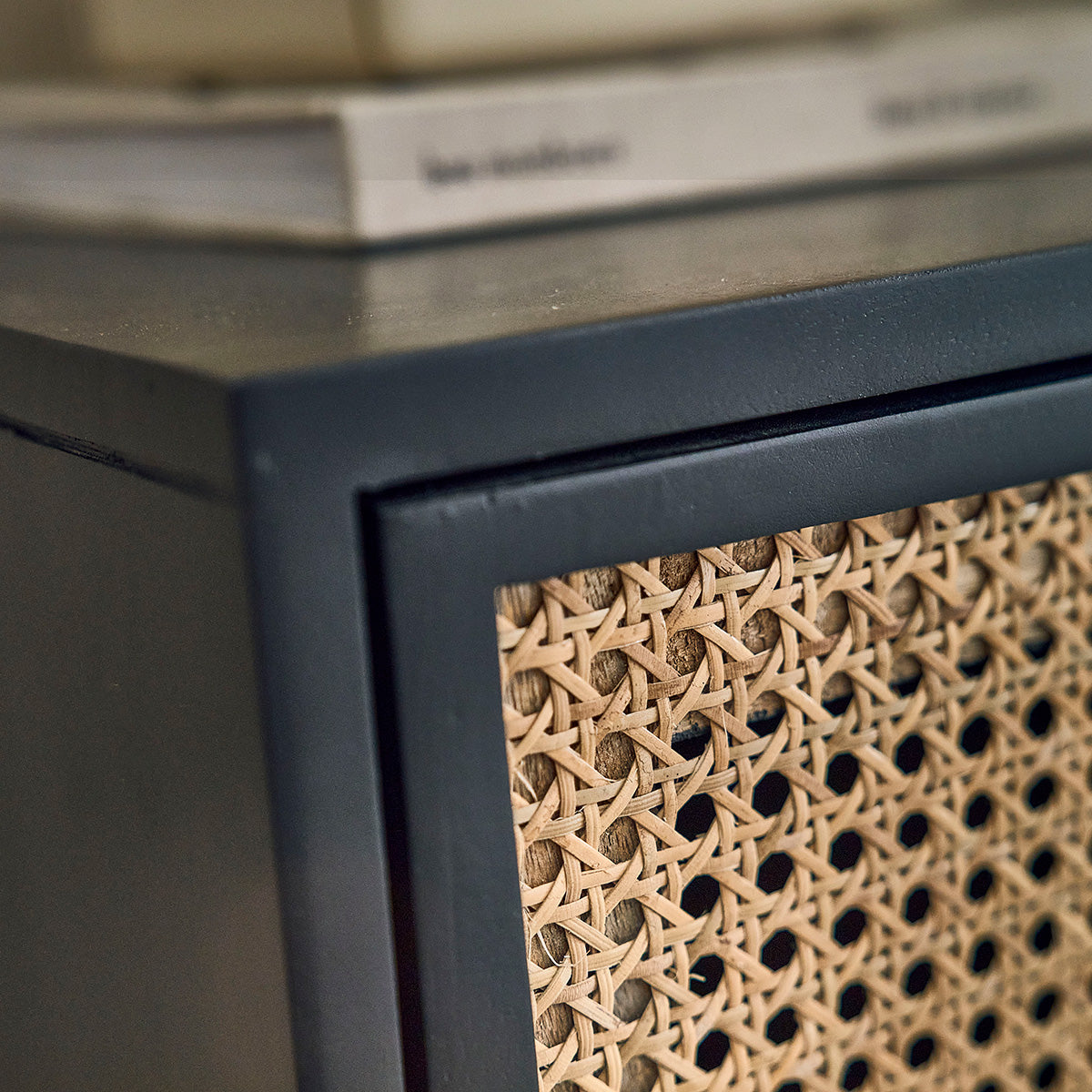 ZULMA - Credenza in mango massello nero e midollino 100 cm