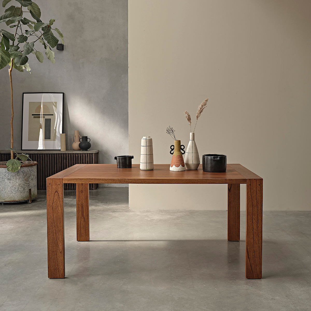 MILO - Tavolo in mindi massello con finitura in noce per 8 pers.