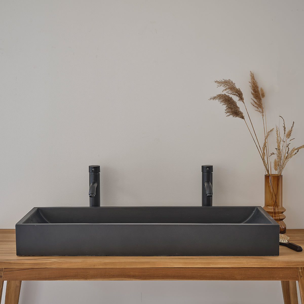 IRIS - Lavabo in cemento nero 100x37 cm