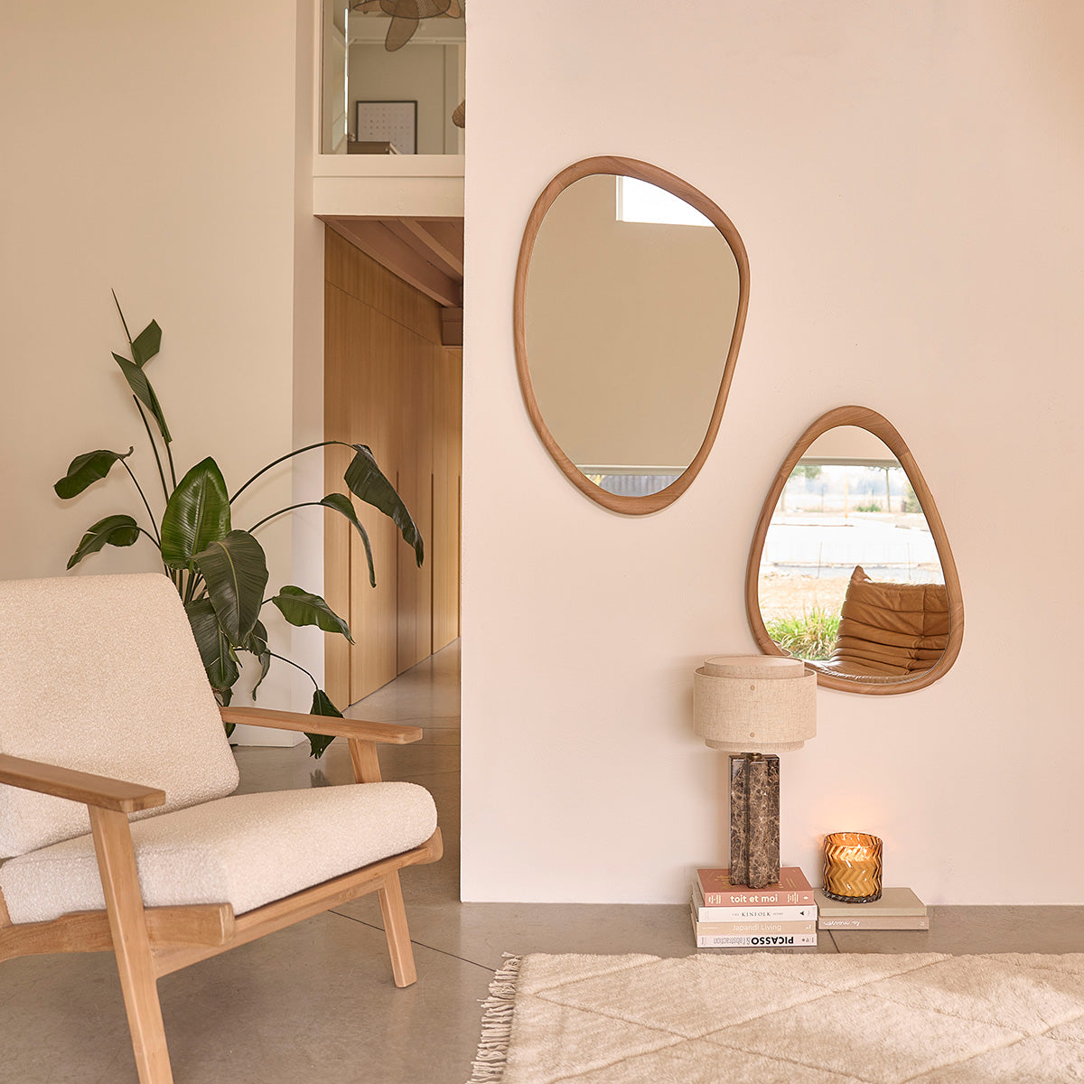 SERENE - Poltrona in teak massello con tessuto bouclé