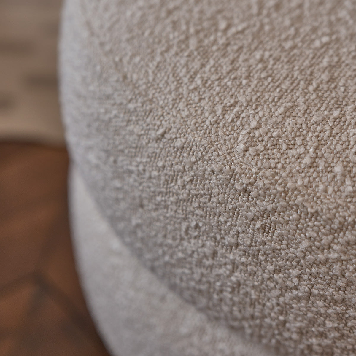 TANE - Pouf in mindi massello e tessuto bouclé bianco Ø55 cm