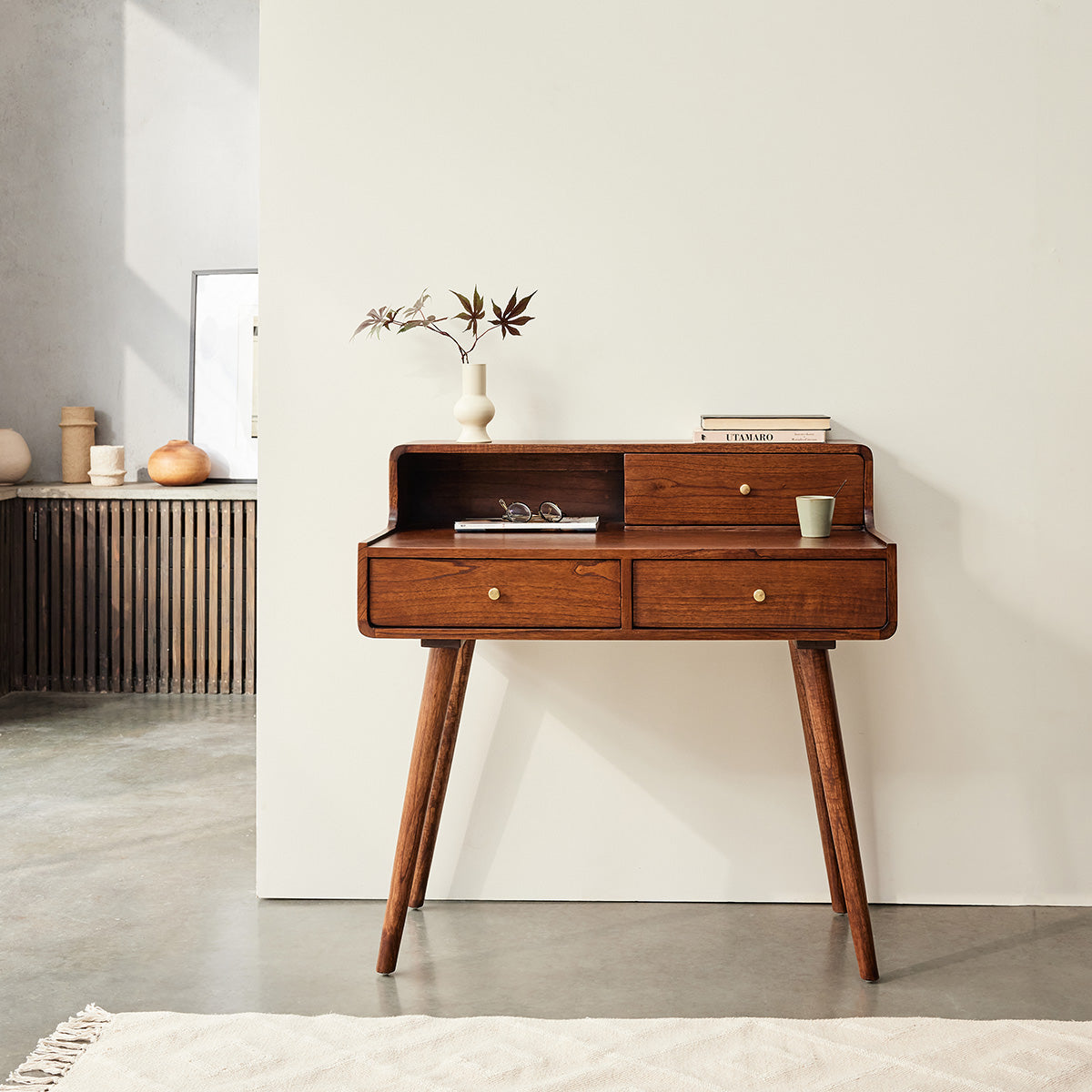 VINTAGE - Tavolino da toilette scrivania in mindi massello con finitura in noce 90 cm