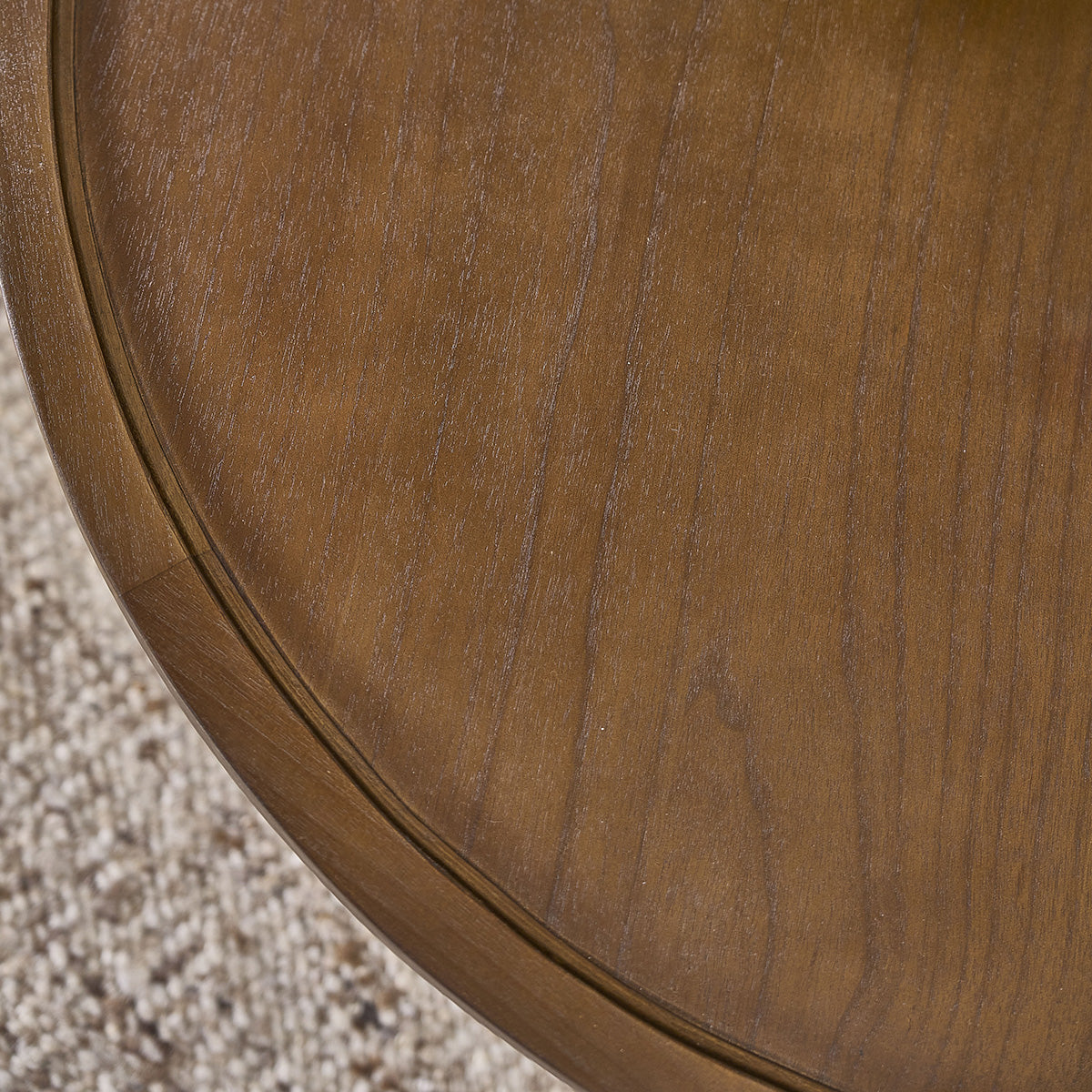 SOLÈNE - Tavolino rotondo in mindi massello con finitura in noce Ø 100 cm