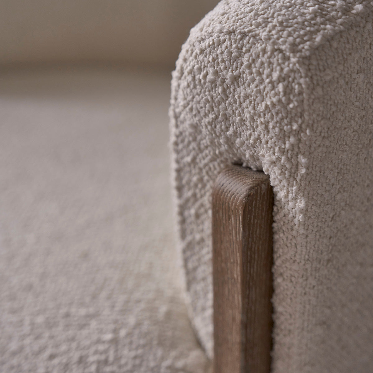 MALO - Poltrona in rovere massello e tessuto bouclé écru