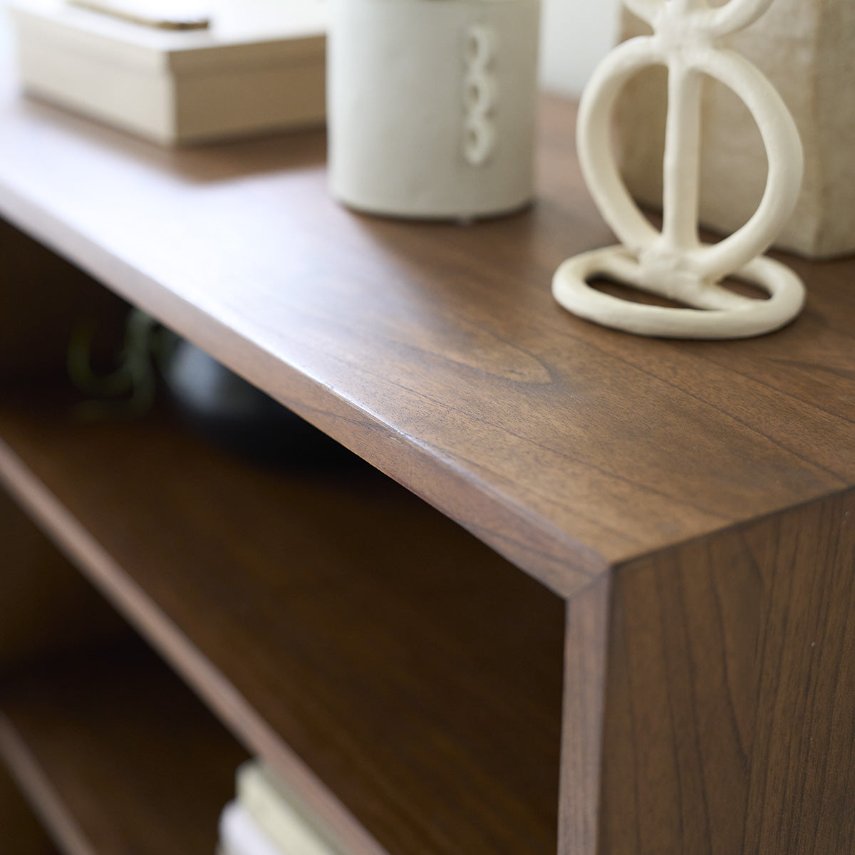 VINTAGE - Libreria in mindi massello con finitura in noce 85 cm