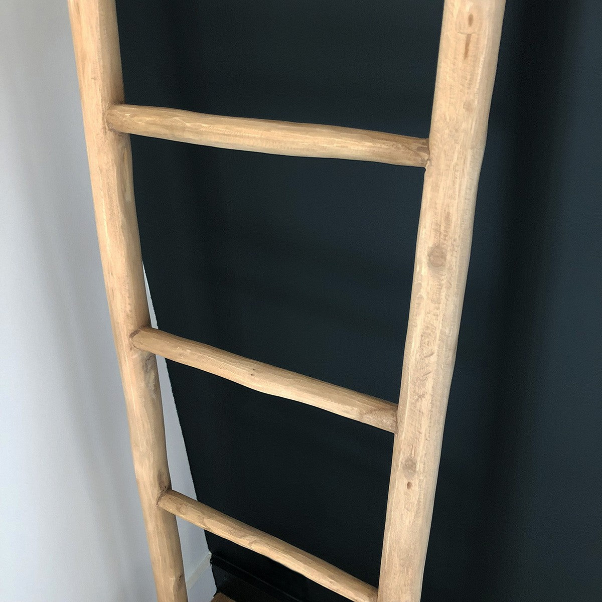 CLARA - Scala portasalviette in teak massello 170 cm