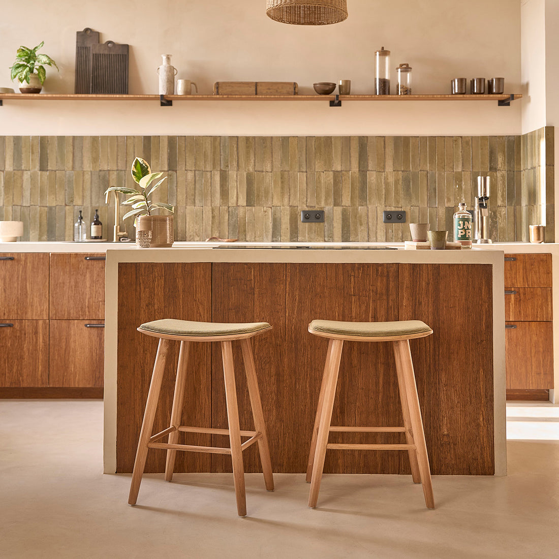 AMBRE - Set di 2 sgabelli in teak massello con seduta in velluto a coste 65 cm