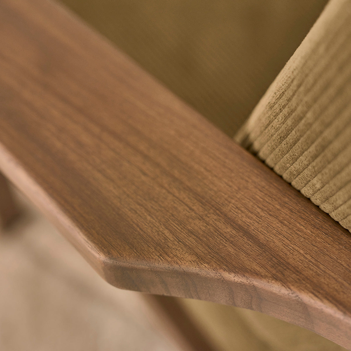 ACHILLE - Poltrona in mindi massello scuro e velluto a coste verde