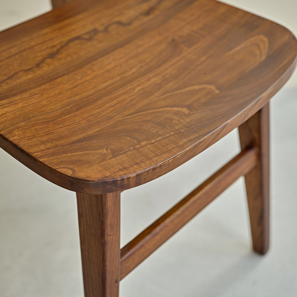 MILO - Set di 2 sedie in mindi massello finitura in noce